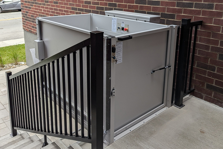 Vertical platform wheelchair lift